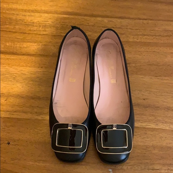 Pretty Ballerinas low heel black pump with buckle